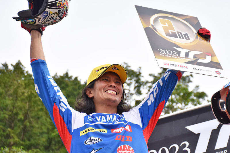 電動トライアルバイクTY-E 2.1で全日本トライアル史上初となる2位表彰台を獲得した#2黒山健一（TY-E 2.1）