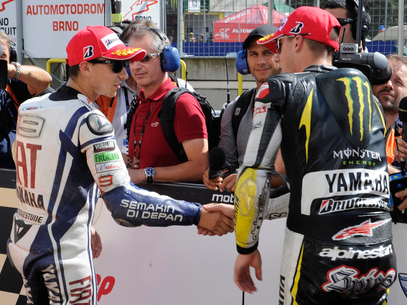 MotoGP初のフロントロウを獲得した予選2番手のB・スピース（右）と3番手のJ・ロレンソ