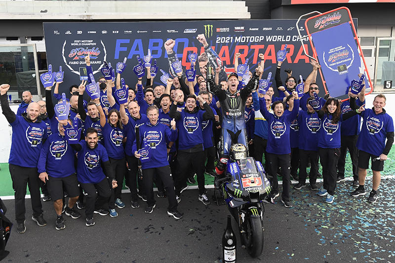 世界最高峰クラスでは2015年以来、18回目のタイトルを獲得したMonster Energy Yamaha MotoGPのF・クアルタラロ