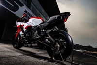 YZF-R1: YAMAHA RACING TEAM