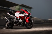 YZF-R1: YAMAHA RACING TEAM