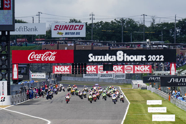 YARTがレース終盤、3番手走行中に転倒、7位でチェッカー | 2022 鈴鹿8