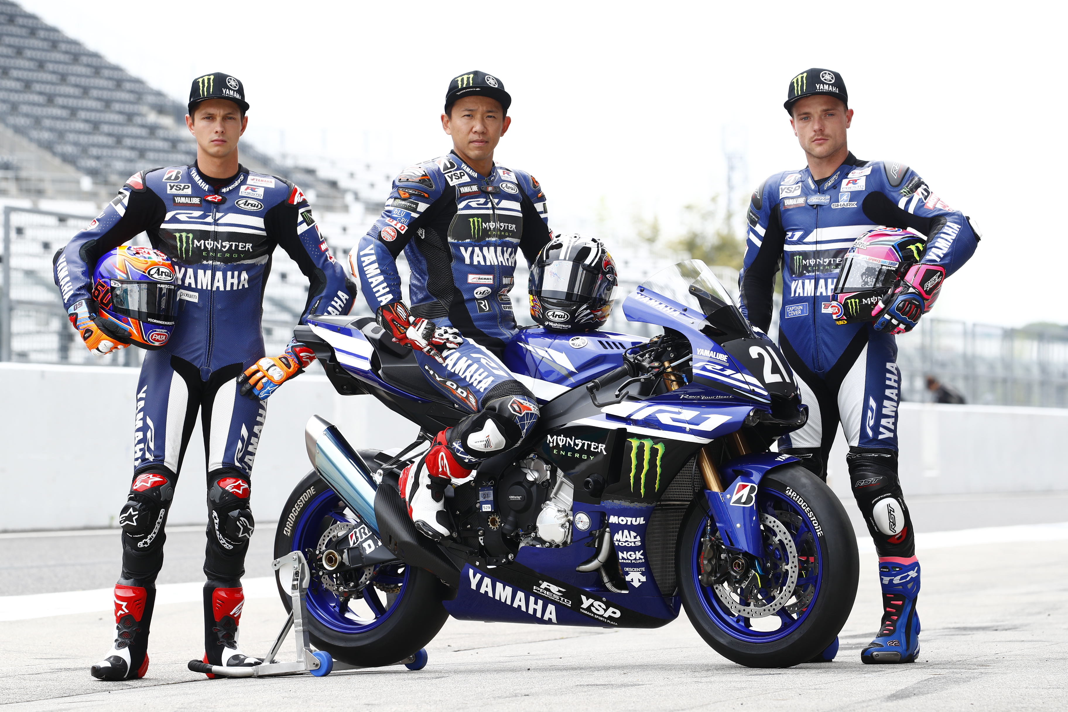 YAMAHA FACTORY RACING TEAM 3連覇をめざして力強くキックオフ | 2017 鈴鹿8耐スペシャルサイト | ヤマハ発動機株式会社